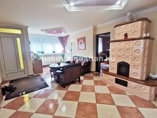Nyírszőlősön 180 m2 es , napelemes családi ház eladó!