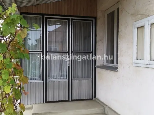 Eladó kétszobás, 70 m2-es családi ház Balkány csendes utcájában!