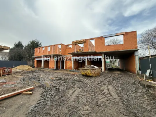 ÚJ ÉPÍTÉSŰ, A+ ENERGETIKAI BESOROLÁSÚ LAKÁSOK A VASGYÁR UTCÁN!