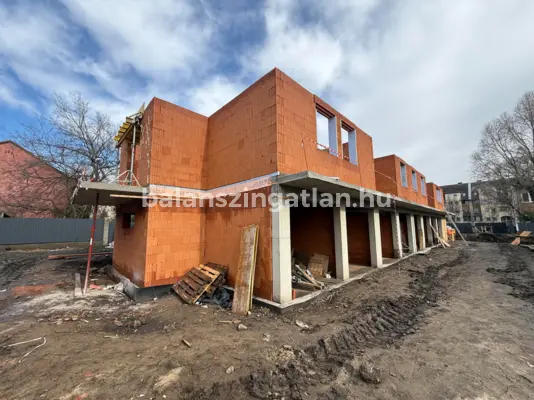 Új építésű, 13 m²-es loggiával rendelkező lakás eladó!