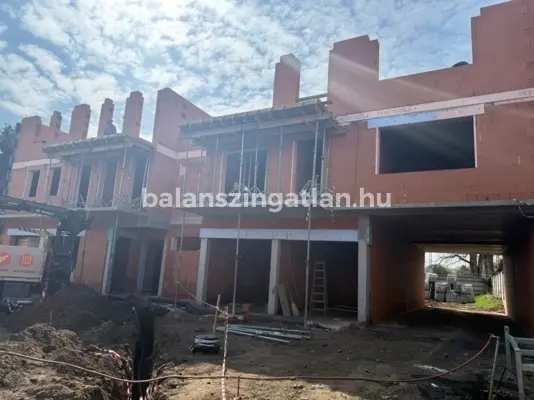 Új építésű, nappali + 3 szobás első emeleti lakás a Vasgyár utcán!