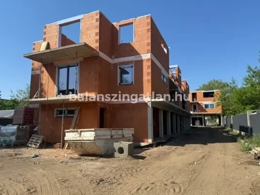 Modern Elegancia és Tudatos Térelosztás – 71 m²-es Új Építésű Lakás Eladó a Vasgyár Utcán!