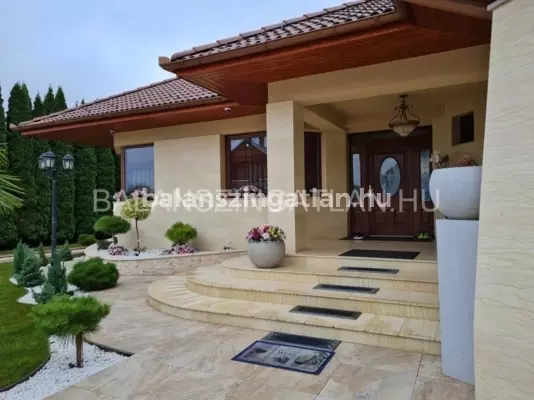 Nyíregyházától 20 km-re, mediterrán stílusú, álomszép családi ház eladó!