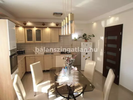 Nyíregyháza Család utcán 85 m2-es felújított  lakóház eladó !
