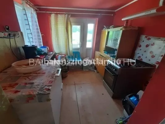 Újfehértón, gazdálkodásra is alkalmas tanyás ingatlan eladó.