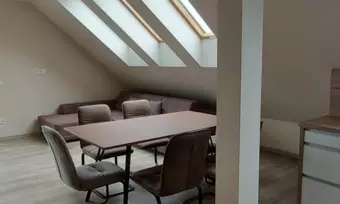 Kiadó új építésű, új bútorokkal ellátott, 2 szobás lakás a Szegfű utcán.