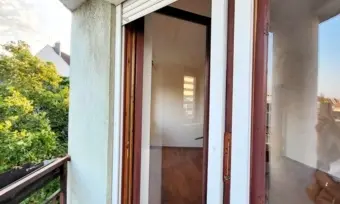 Nyíregyháza, Kossuth utcai 3. emeleti 2 szobás lakás eladó!  