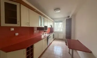 Nyíregyháza Belváros 75 m²-es 1. emeleti lakás teremgarázzsal eladó!