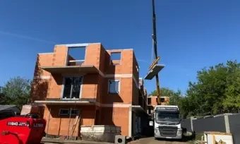 Új építésű, nappali + 3 szobás első emeleti lakás a Vasgyár utcán!