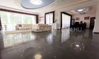 Nyíregyháza- Sóstóhegyen energiahatékony luxus családiház eladó.