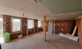 Kistelekiszőlőben 38 nm-es újépítésű gazdasági épület eladó!