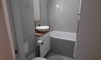 Korányi Frigyes utcán, felújított, 35 m2-es lakás eladó.
